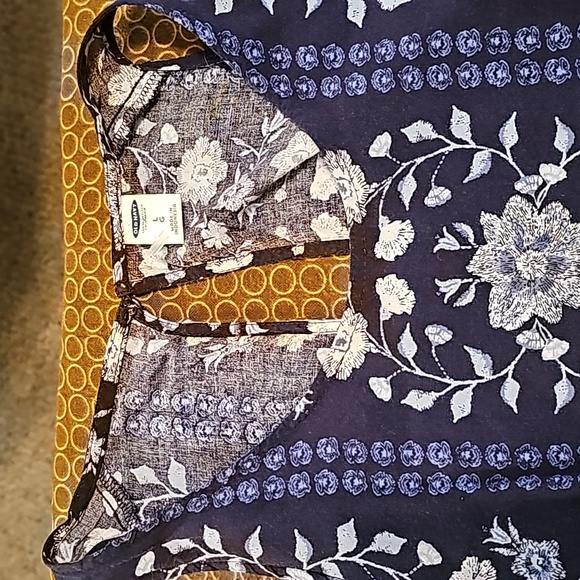 Old Navy Sleeveless Tank Top - Picture 2 of 4